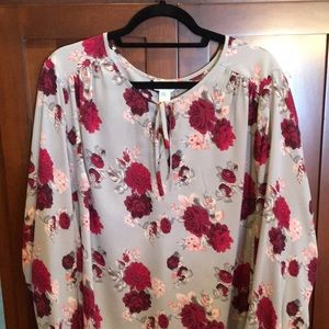 Lucy and laurel 2X gray and shades of maroon and pink longsleeved tunic top.